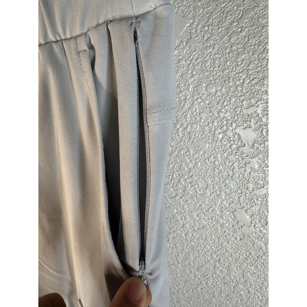 Old Navy Women's Light Gray Active Hybrid Cargo Jogger Pants Size Medium - Picture 6 of 9